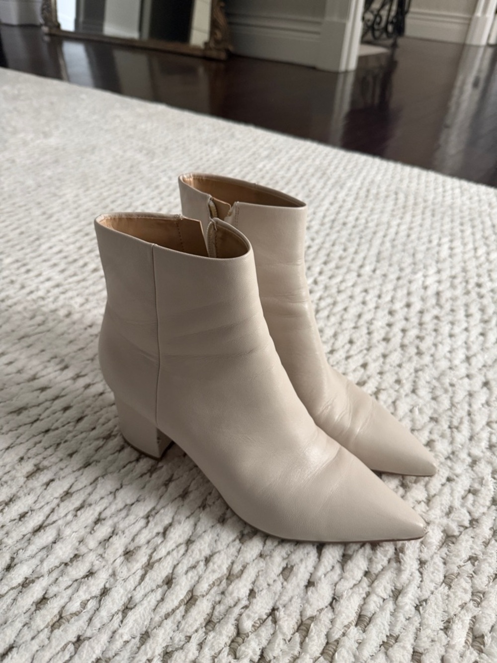 Women's Marc Fisher Size 9 Cream Pointed-Toe Ankle Boots